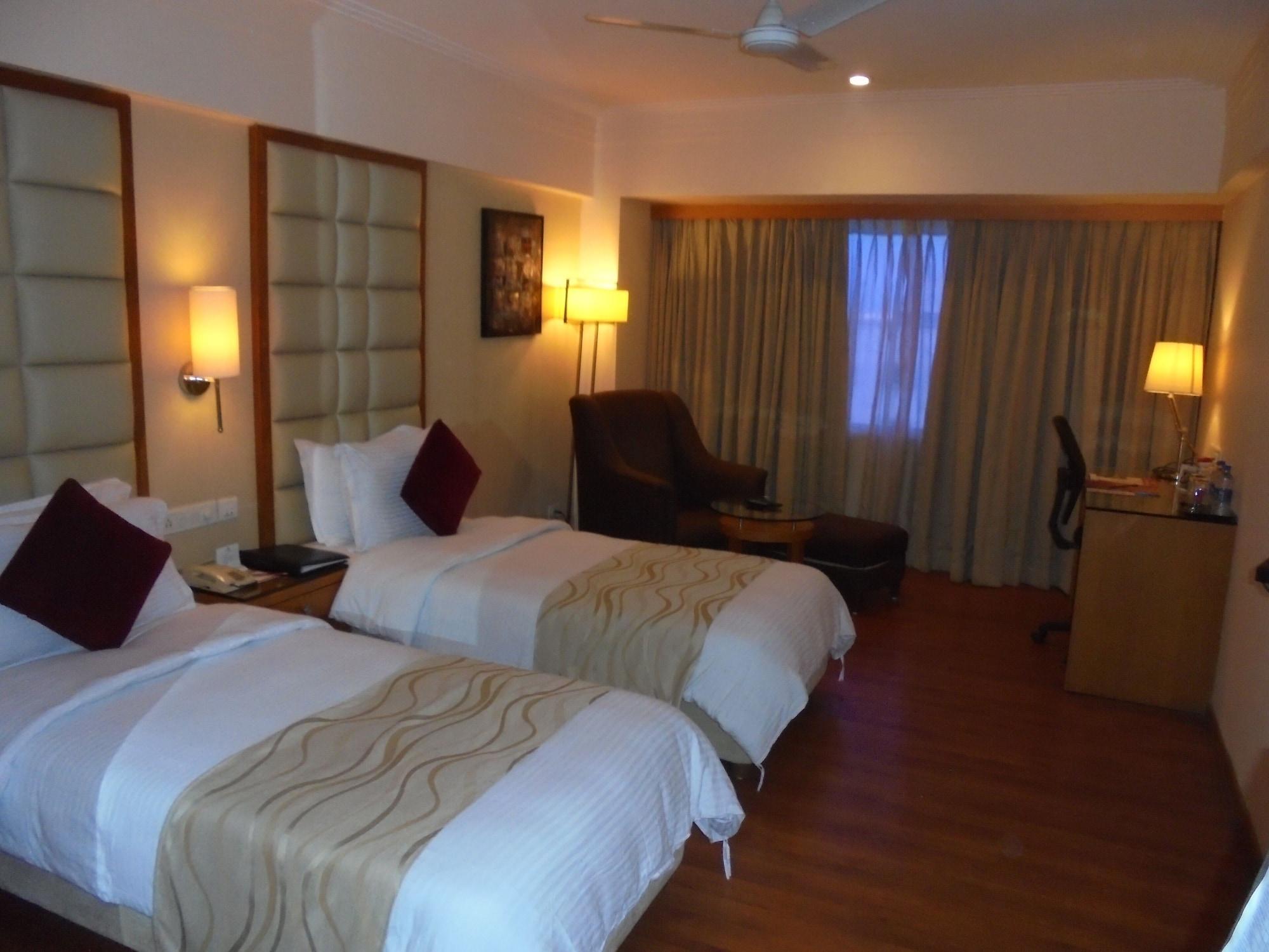 Hotel Lords Plaza Ankleshwar Exterior foto