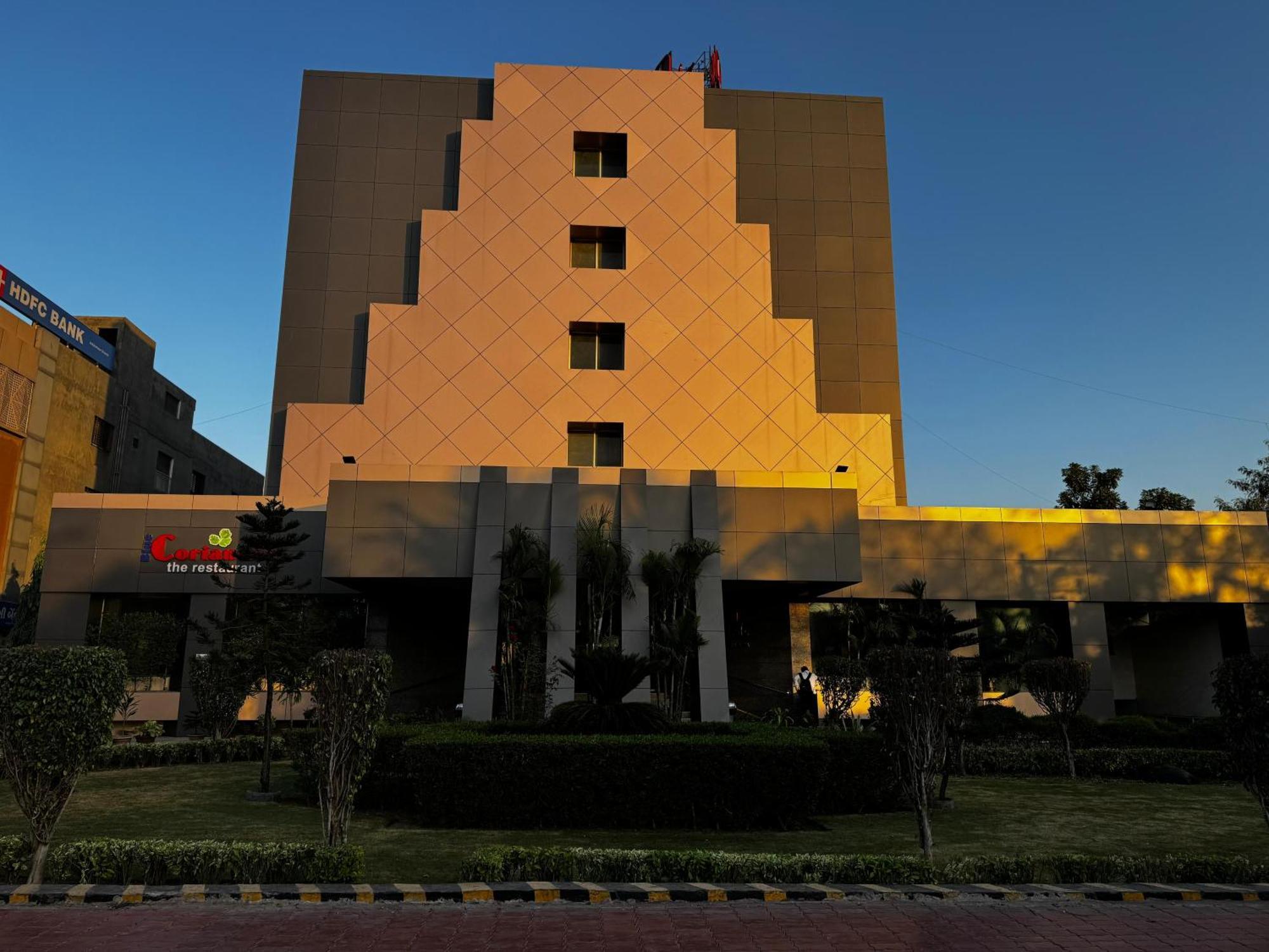 Hotel Lords Plaza Ankleshwar Exterior foto